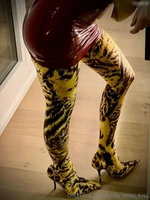 Kinky Miss Kiss OnlyFans Leaked Free Thumbnail Picture - #WrOCr1UOY9