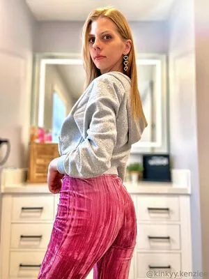 Kinkyy Kenziee OnlyFans Leaked Free Thumbnail Picture - #q43fIadc6e