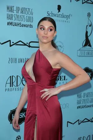 Kira Kosarin OnlyFans Leaked Free Thumbnail Picture - #0tCslfASky