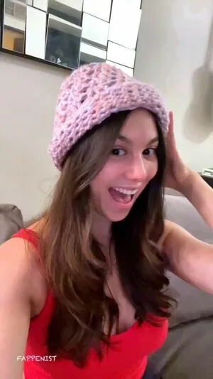 Kira Kosarin OnlyFans Leaked Free Thumbnail Picture - #2gemkCBf32