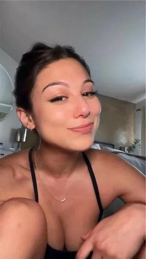 Kira Kosarin OnlyFans Leaked Free Thumbnail Picture - #84aEGRDP41