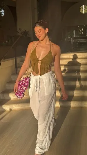 Kira Kosarin OnlyFans Leaked Free Thumbnail Picture - #FLUFU6C7ic