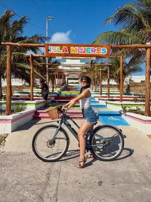 Kira Kosarin OnlyFans Leaked Free Thumbnail Picture - #UVl6wW6iFS