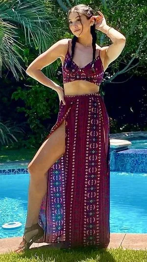 Kira Kosarin OnlyFans Leaked Free Thumbnail Picture - #r4FwN0BsEW