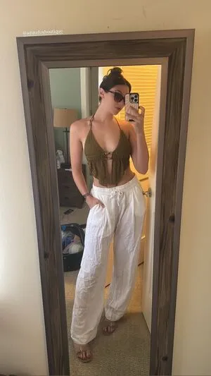 Kira Kosarin OnlyFans Leaked Free Thumbnail Picture - #wIIBeeDcXg