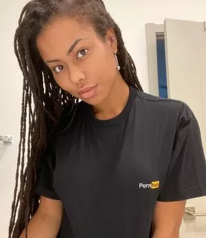 Kira Noir OnlyFans Leaked Free Thumbnail Picture - #LwrMSKNVEZ