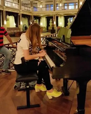 Kirsten Minnery Laing OnlyFans Leaked Free Thumbnail Picture - #hGmswbSdGz