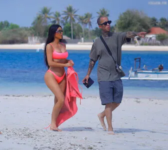 Kourtney Kardashian OnlyFans Leaked Free Thumbnail Picture - #1YTRExF440