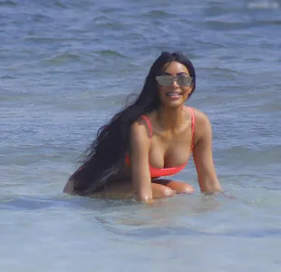 Kourtney Kardashian OnlyFans Leaked Free Thumbnail Picture - #4JUoHNl8JF