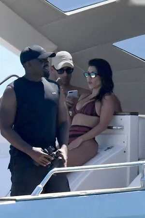 Kourtney Kardashian OnlyFans Leaked Free Thumbnail Picture - #4RLmmwpW38