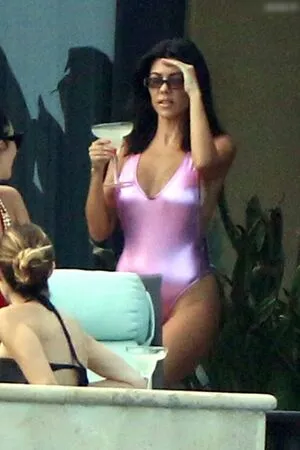 Kourtney Kardashian OnlyFans Leaked Free Thumbnail Picture - #eLIvNKirY8