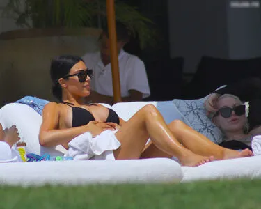 Kourtney Kardashian OnlyFans Leaked Free Thumbnail Picture - #twoRYc3skH
