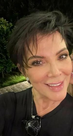Kris Jenner OnlyFans Leaked Free Thumbnail Picture - #1V3rw6ggvU