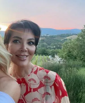 Kris Jenner OnlyFans Leaked Free Thumbnail Picture - #iWdfZ3noI0