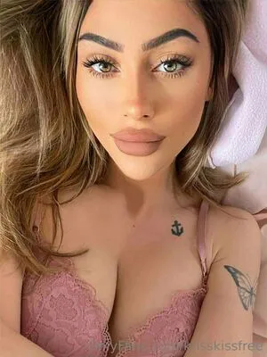 Krisskissfree OnlyFans Leaked Free Thumbnail Picture - #1g9Z06AKHf