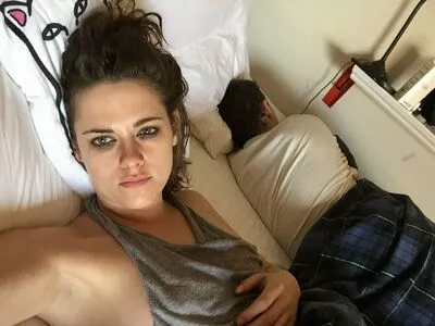 Kristen Stewart OnlyFans Leaked Free Thumbnail Picture - #4Gv7k7cyj3