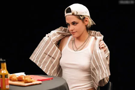 Kristen Stewart OnlyFans Leaked Free Thumbnail Picture - #E09RrX82Jr