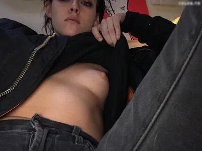 Kristen Stewart OnlyFans Leaked Free Thumbnail Picture - #XZ7dlMr7lU