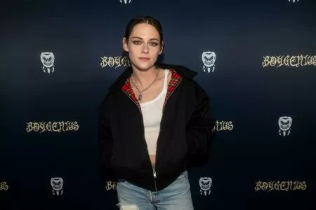 Kristen Stewart OnlyFans Leaked Free Thumbnail Picture - #cyZ5Qi8V25