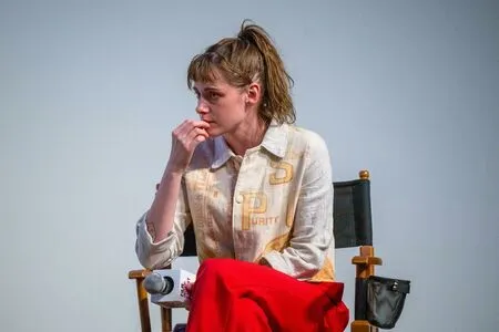 Kristen Stewart OnlyFans Leaked Free Thumbnail Picture - #hmmIrehyic