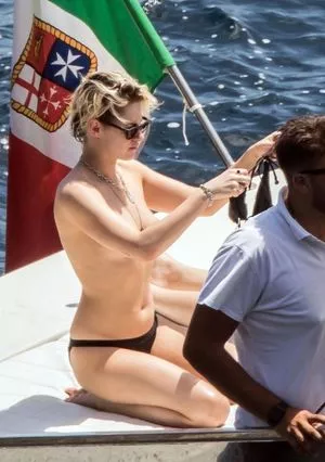 Kristen Stewart OnlyFans Leaked Free Thumbnail Picture - #xpzmgagaga