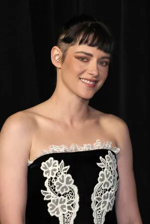 Kristen Stewart OnlyFans Leaked Free Thumbnail Picture - #ywyBDFH4G5