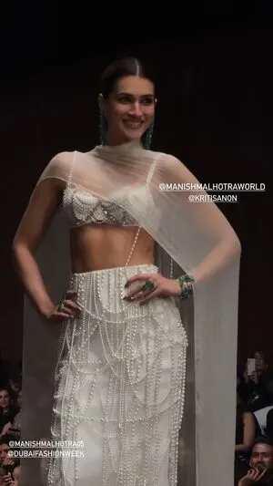 Kriti Sanon OnlyFans Leaked Free Thumbnail Picture - #TfalPcumET