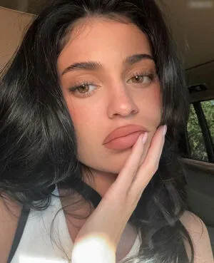 Kylie Jenner OnlyFans Leaked Free Thumbnail Picture - #4XYrokbkro
