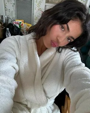 Kylie Jenner OnlyFans Leaked Free Thumbnail Picture - #8LXIjJg8j2