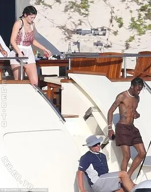 Kylie Jenner OnlyFans Leaked Free Thumbnail Picture - #8ZD2XDmyBN