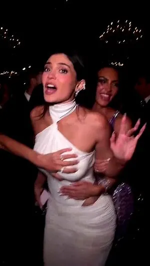 Kylie Jenner OnlyFans Leaked Free Thumbnail Picture - #AwYjeikhh4