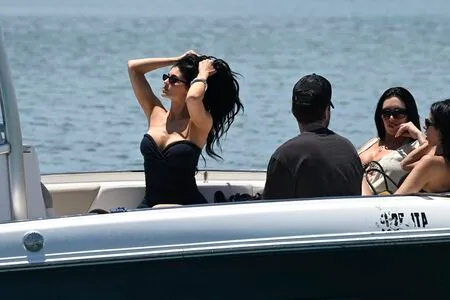 Kylie Jenner OnlyFans Leaked Free Thumbnail Picture - #B8KZKrhf3E