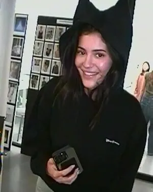 Kylie Jenner OnlyFans Leaked Free Thumbnail Picture - #GMwg4LMOiR