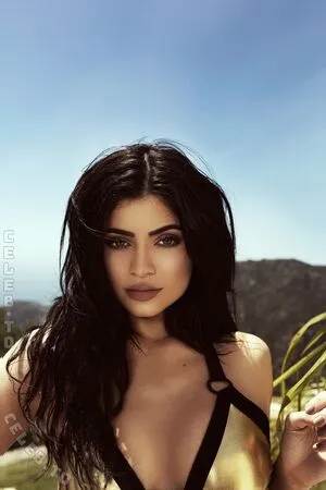 Kylie Jenner OnlyFans Leaked Free Thumbnail Picture - #SbwheZdEF2