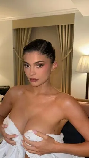 Kylie Jenner OnlyFans Leaked Free Thumbnail Picture - #TFO7unLVFn