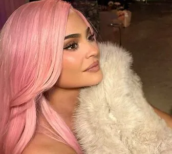 Kylie Jenner OnlyFans Leaked Free Thumbnail Picture - #V00J2mej9o
