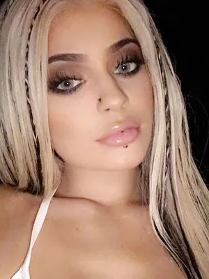 Kylie Jenner OnlyFans Leaked Free Thumbnail Picture - #bEJvv1N4Nl