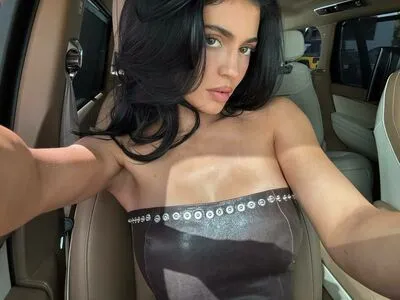 Kylie Jenner OnlyFans Leaked Free Thumbnail Picture - #sB2lBz8swD