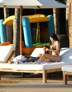 Kylie Jenner OnlyFans Leaked Free Thumbnail Picture - #zqUaBj3iCo