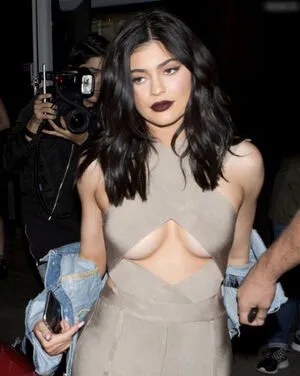 Kylie Jenner OnlyFans Leaked Free Thumbnail Picture - #CxQcw4ZjZm