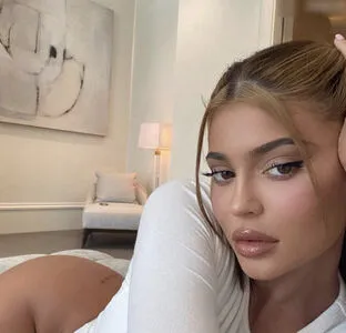 Kylie Jenner OnlyFans Leaked Free Thumbnail Picture - #E5OH4cRbPw