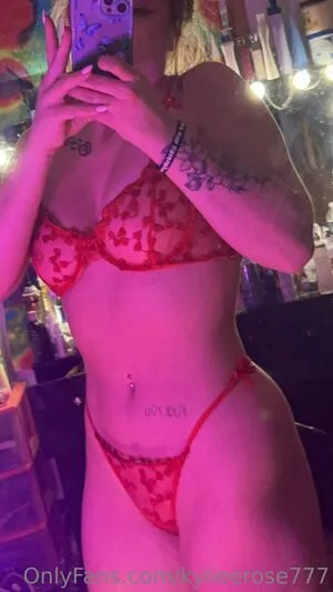 Kylieerose777 OnlyFans Leaked Free Thumbnail Picture - #x7BnI1cEI9