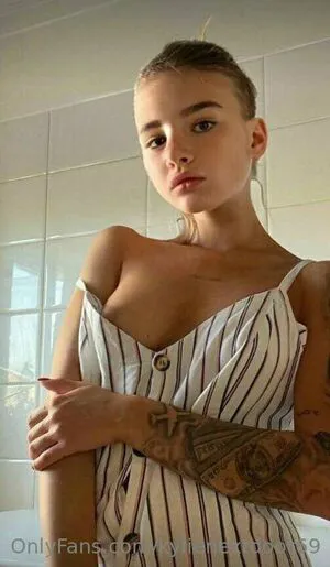 Kylienextdoor69 OnlyFans Leaked Free Thumbnail Picture - #1BjwXkR1ro