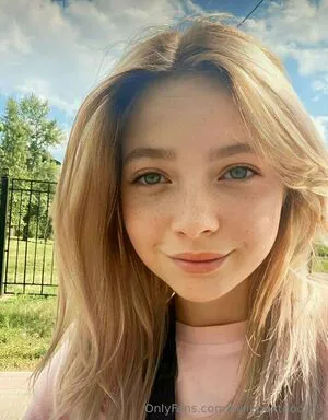 Kylienextdoor69 OnlyFans Leaked Free Thumbnail Picture - #4fActi1W9C