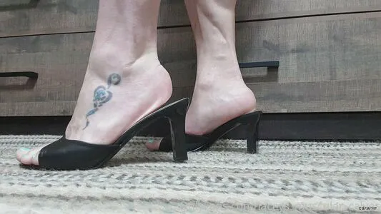 Laceys Muscular Calves OnlyFans Leaked Free Thumbnail Picture - #TeDCjDsmla
