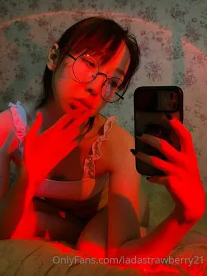 Ladastrawberry21 OnlyFans Leaked Free Thumbnail Picture - #esSGWjvxcw