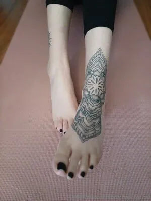 Lady Feet Tattoo OnlyFans Leaked Free Thumbnail Picture - #g9ff9HboiE