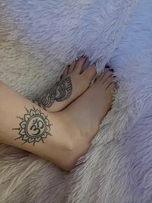 Lady Feet Tattoo OnlyFans Leaked Free Thumbnail Picture - #nvWhCLq2Dt