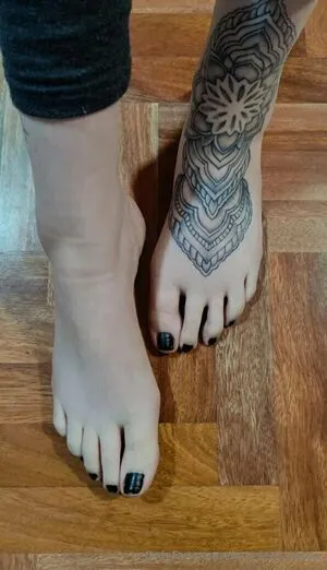 Lady Feet Tattoo OnlyFans Leaked Free Thumbnail Picture - #sGoCGRNY61