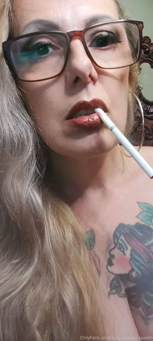 Lady Smoker Queen OnlyFans Leaked Free Thumbnail Picture - #WvrPh3EWup